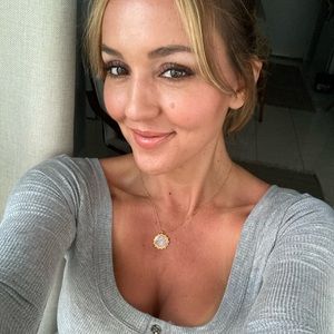 Meet your Posher, Holly